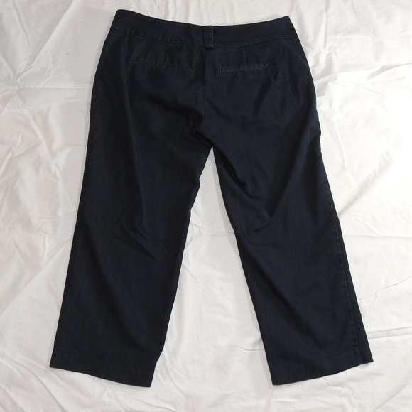 ✨️ New York & Company Dark Wash Capri Size 4 - Picture 5 of 7